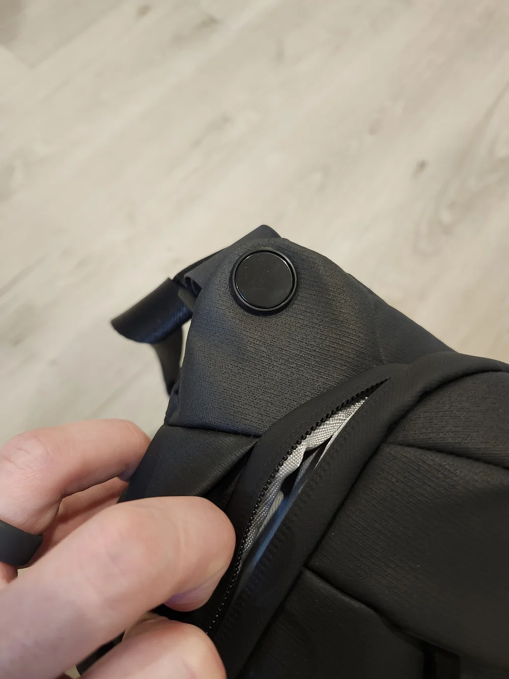 Peak Design Crossbody- Black - Minimal Men's Everyday Bag